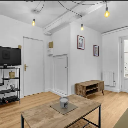 Grand Deux Pieces - Proche Metro - Terrasse Apartment *