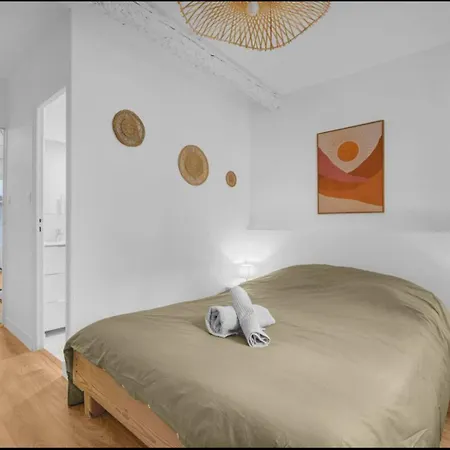 Apartment Grand Deux Pieces - Proche Metro - Terrasse *