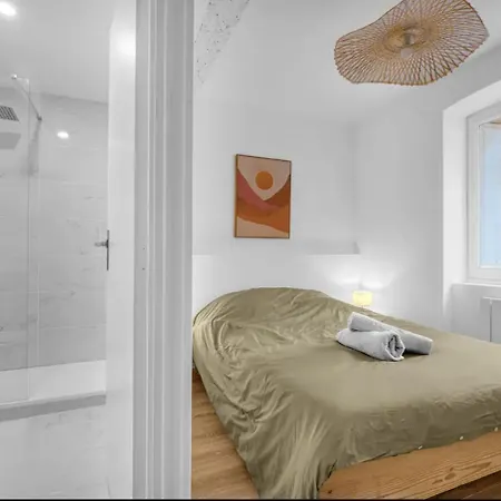 Grand Deux Pièces - Proche Métro - Terrasse *