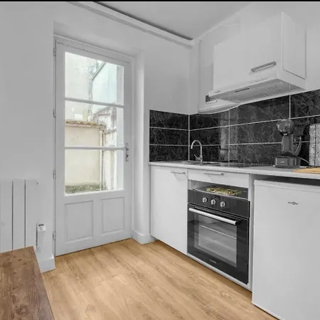 Grand Deux Pieces - Proche Metro - Terrasse Lägenhet *